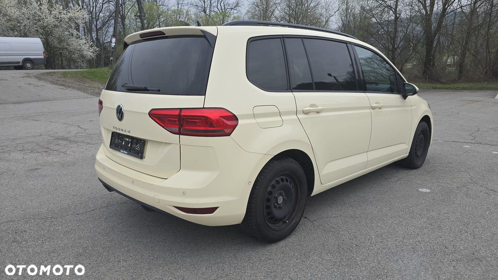 Volkswagen Touran - 4