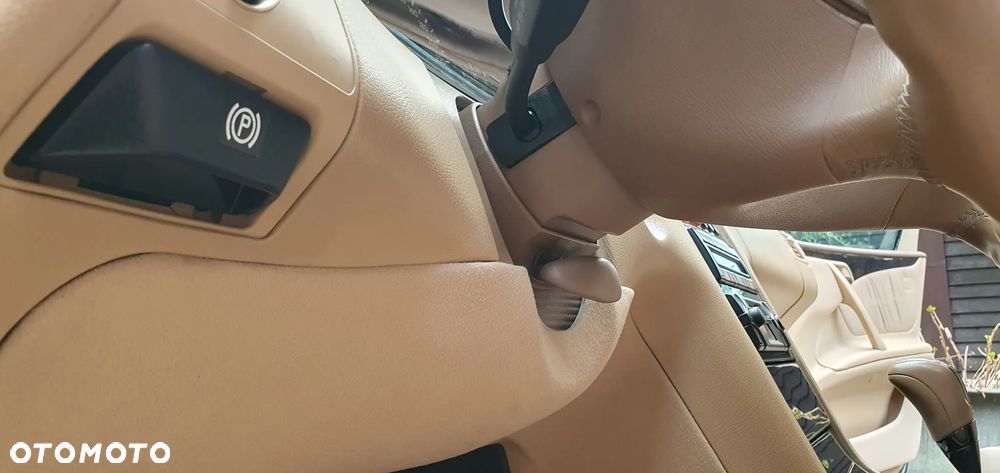 Mercedes-Benz Klasa E 320 T Avantgarde - 24