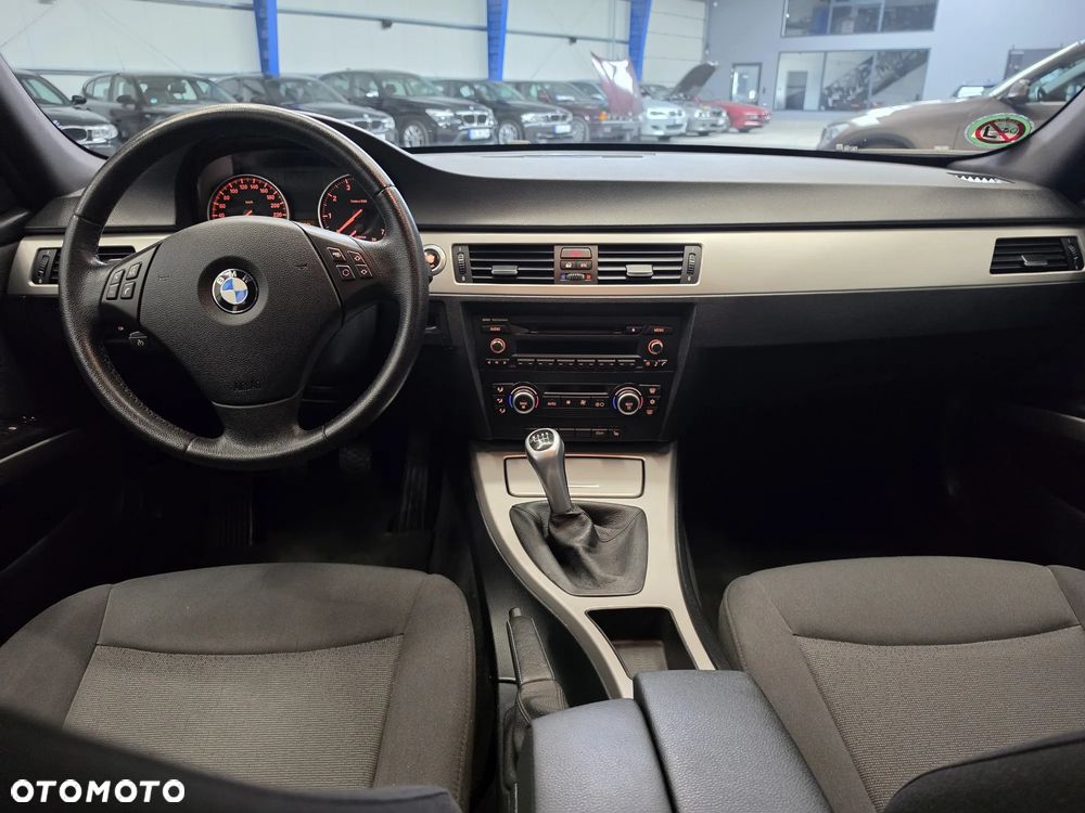 BMW Seria 3 318i Edition Lifestyle - 23