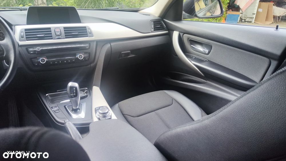 BMW Seria 3 320d Luxury Line - 11