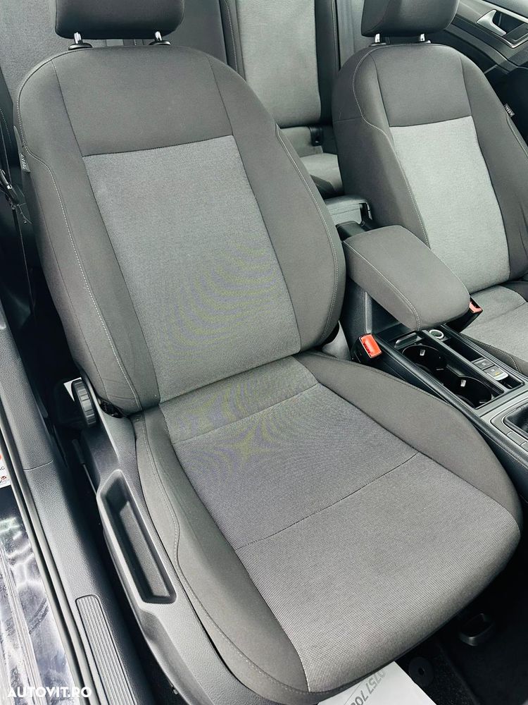 Volkswagen Golf 1.6 TDI DPF BlueMotion - 23