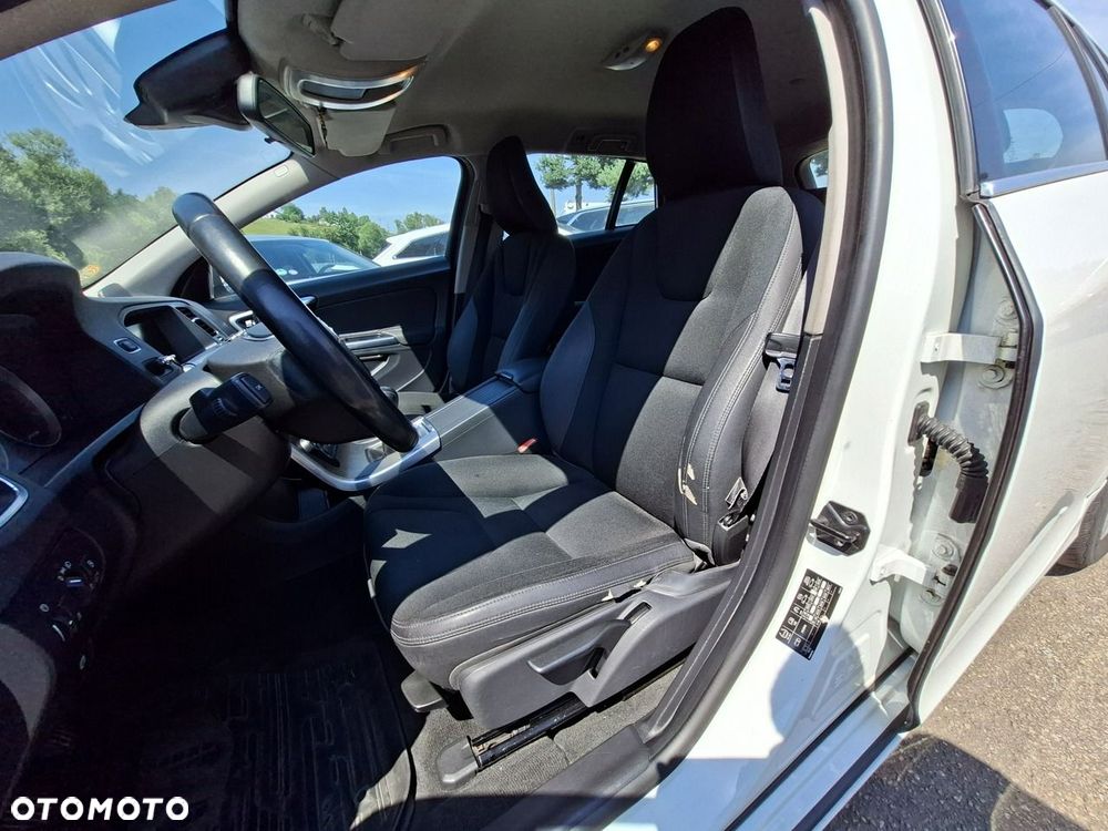 Volvo V60 D3 Momentum - 14