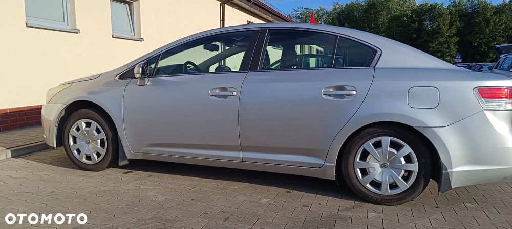 Toyota Avensis 2.0 D-4D Luna - 4