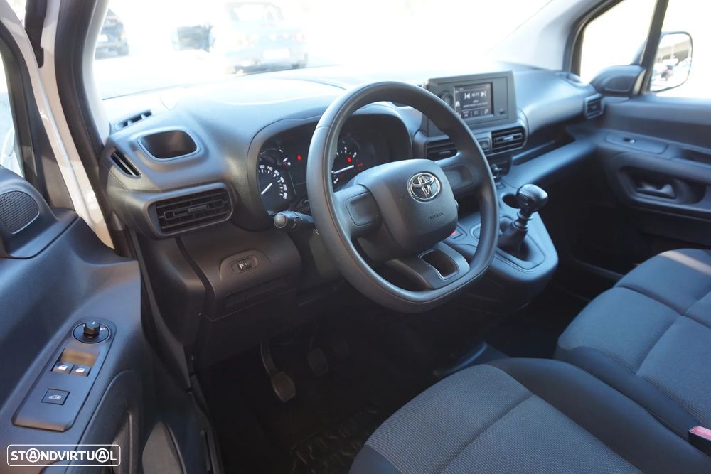 Toyota Proace City 1.5D 102 3 lug. Comfort IVA dedutível - 25
