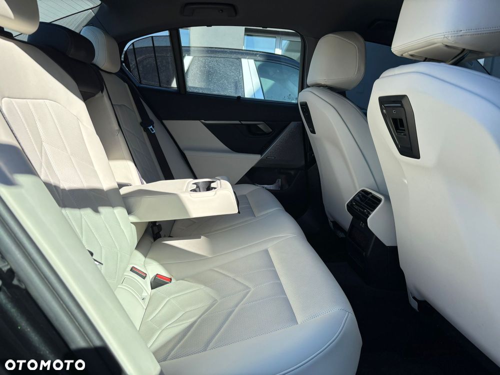 BMW Seria 5 520d xDrive - 25