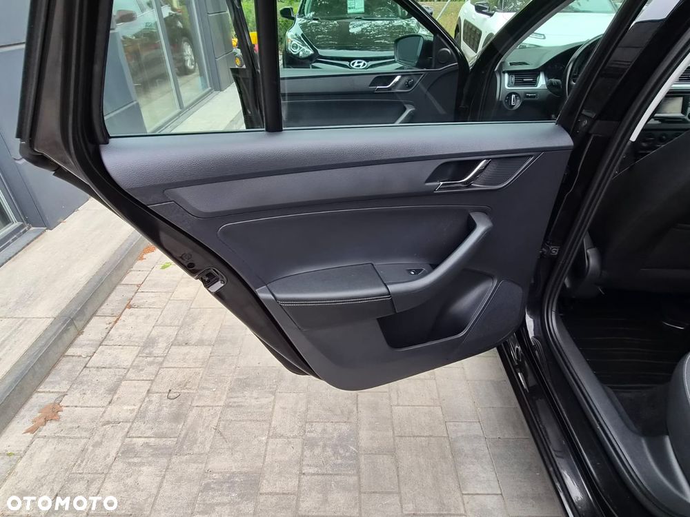 Skoda RAPID 1.2 TSI Active - 23