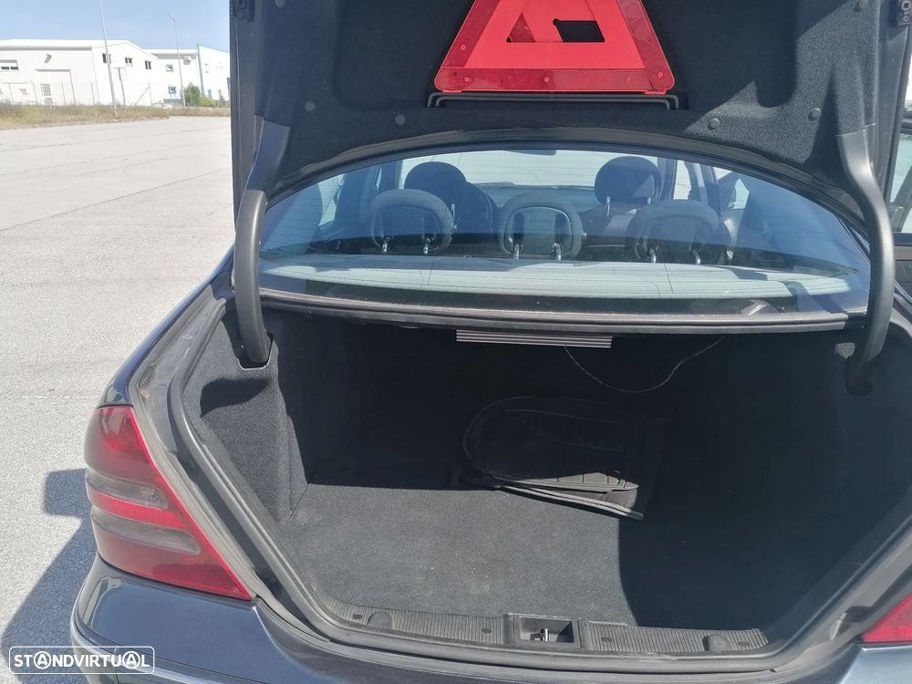 Mercedes-Benz C 220 CDI Avantgarde Aut. - 12