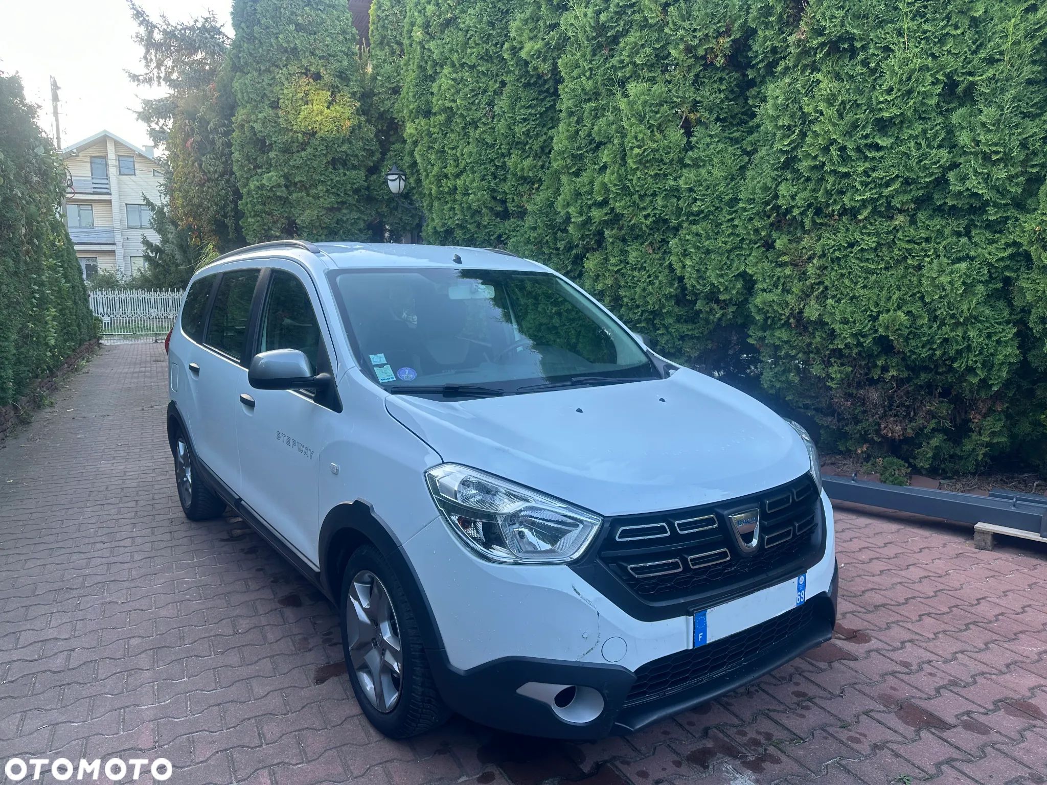 Dacia Lodgy TCe 115 Stepway - 1