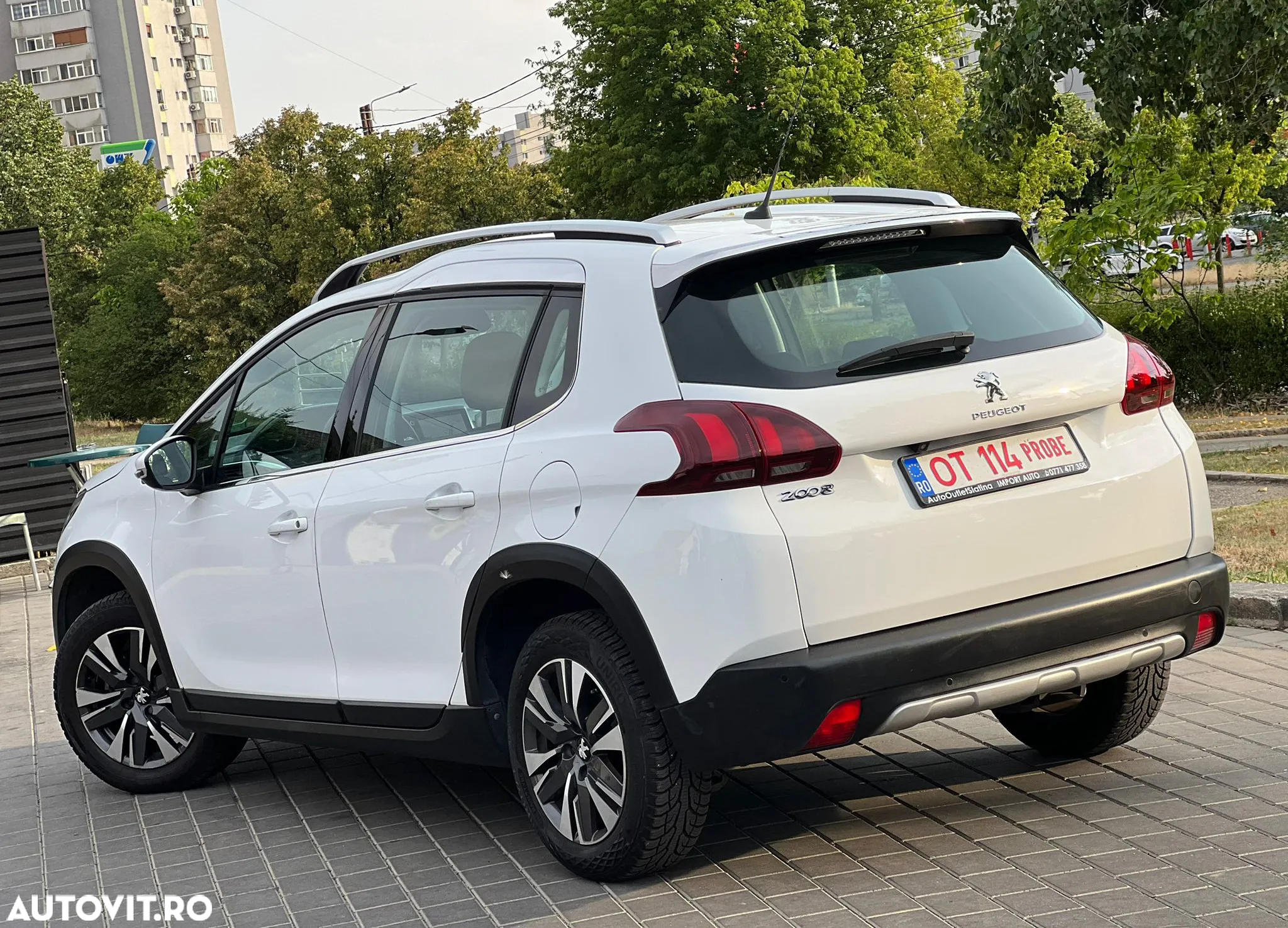 Peugeot 2008 1.2 PureTech Turbo S&S Allure - 4