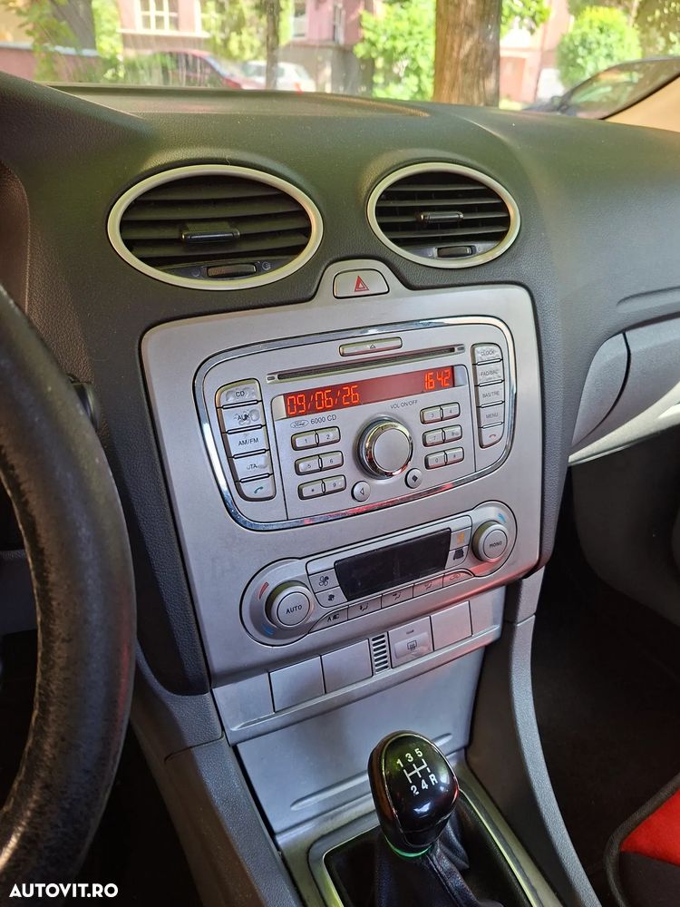 Ford Focus - 8