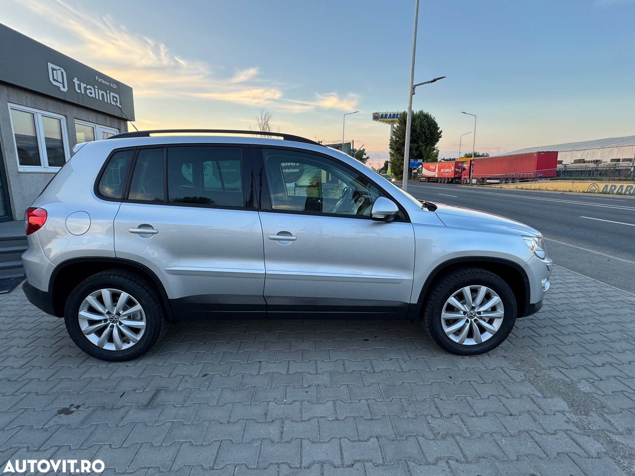 Volkswagen Tiguan 2.0 TDI 4Motion Trend & Fun - 24