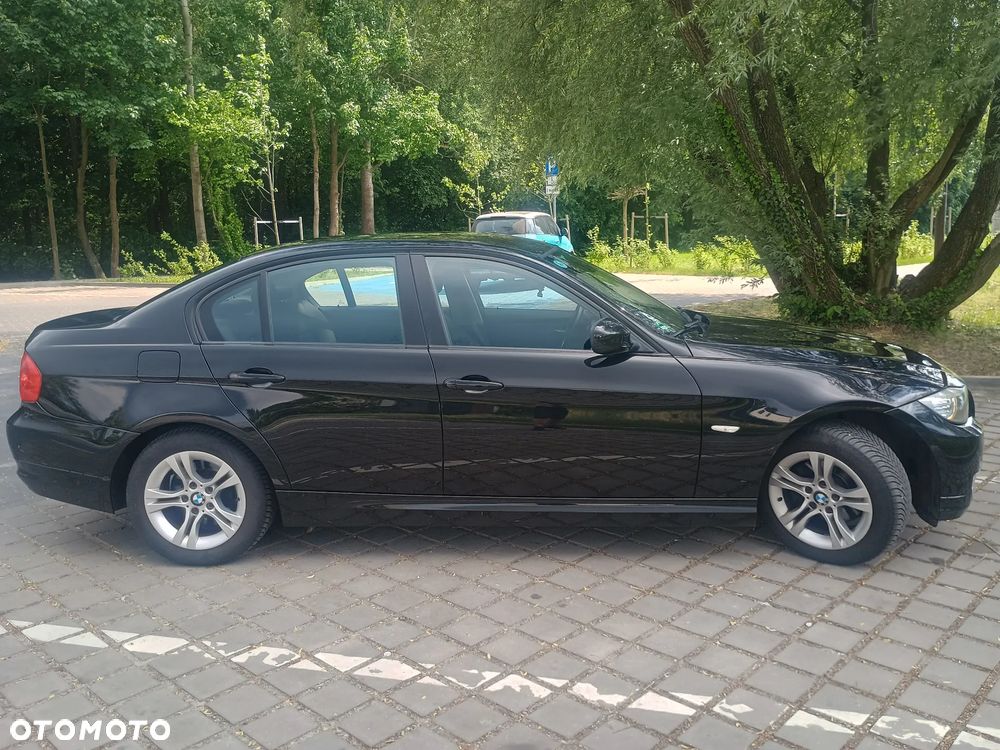 BMW Seria 3 318i - 4