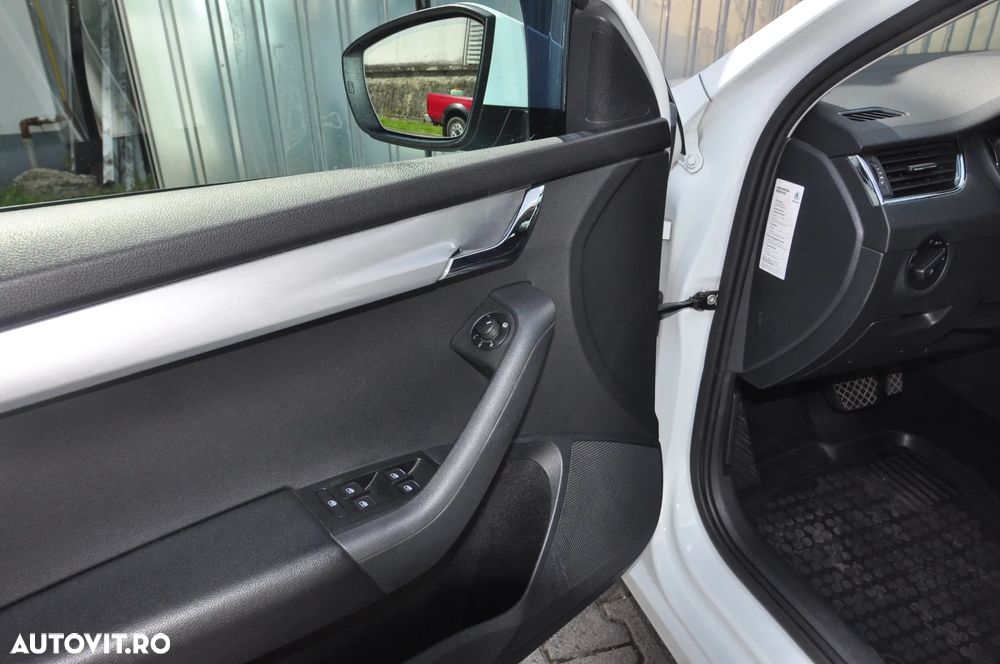 Skoda Octavia 1.6 TDI DSG Ambition - 14