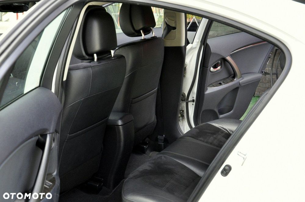 Toyota Avensis 2.0 Multidrive S Executive - 25