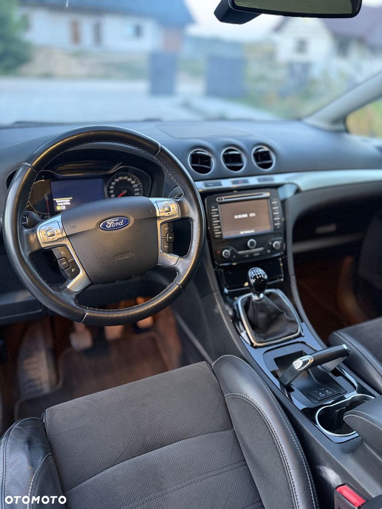 Ford S-Max - 32