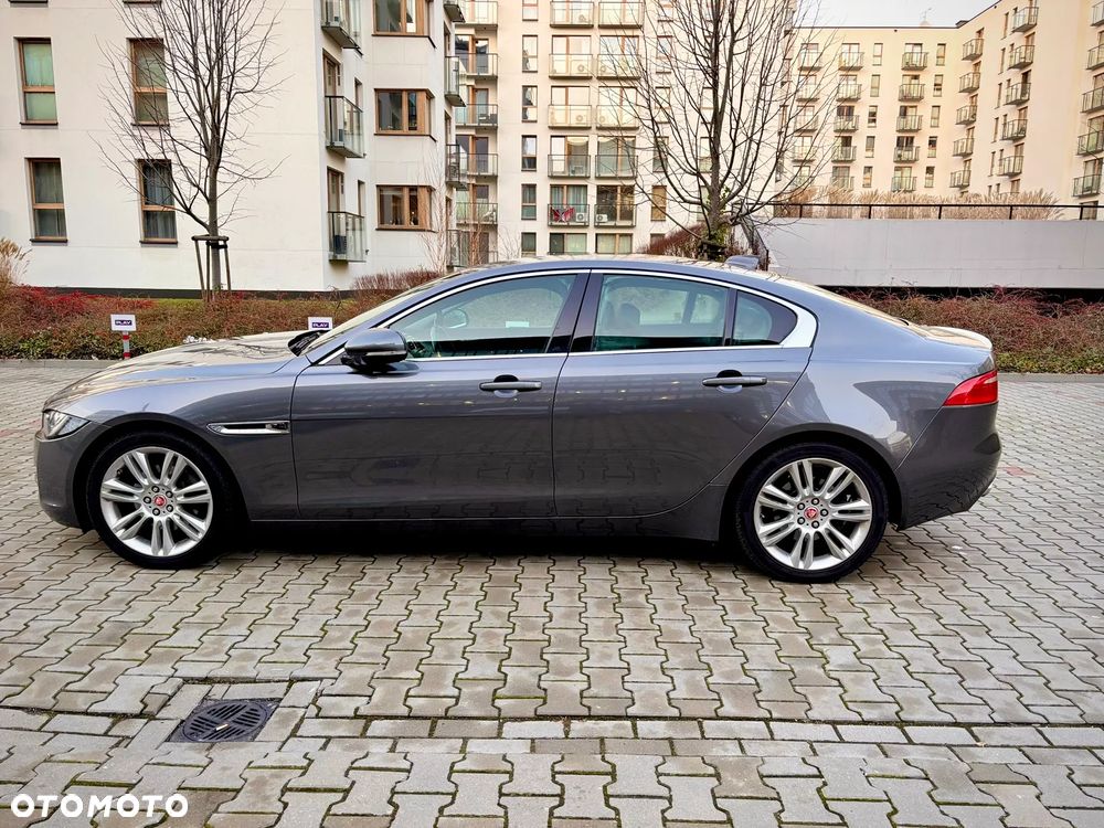 Jaguar XE 2.0 D Prestige - 5