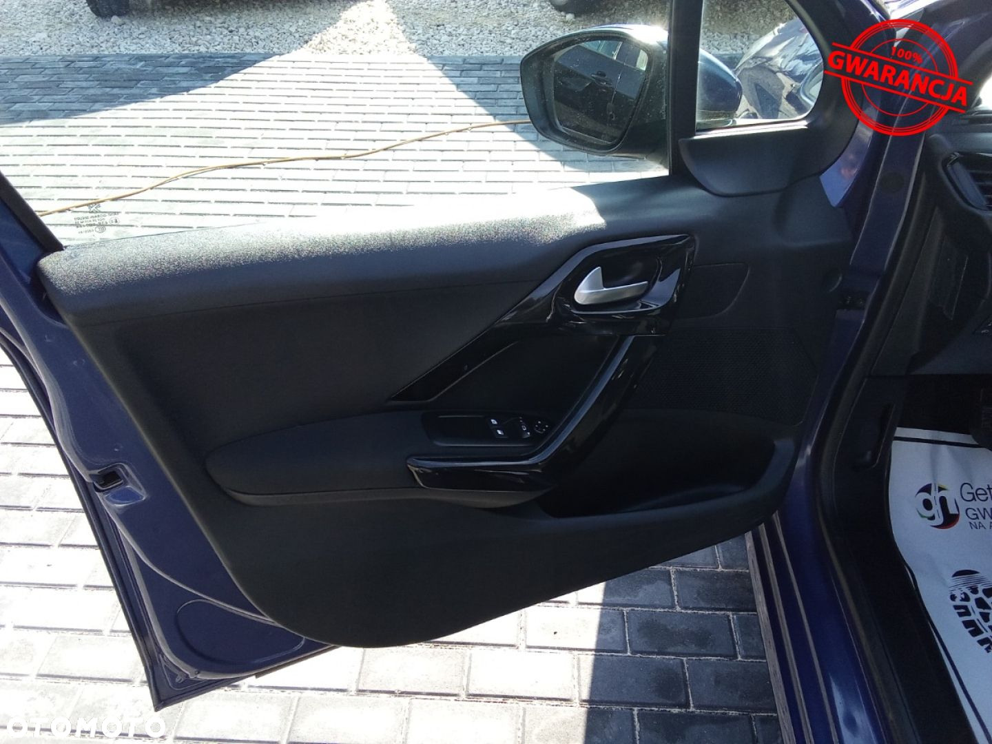 Peugeot 208 - 33