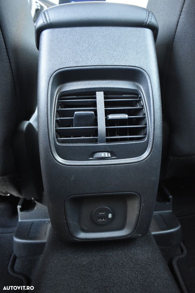 Ford Kuga - 40