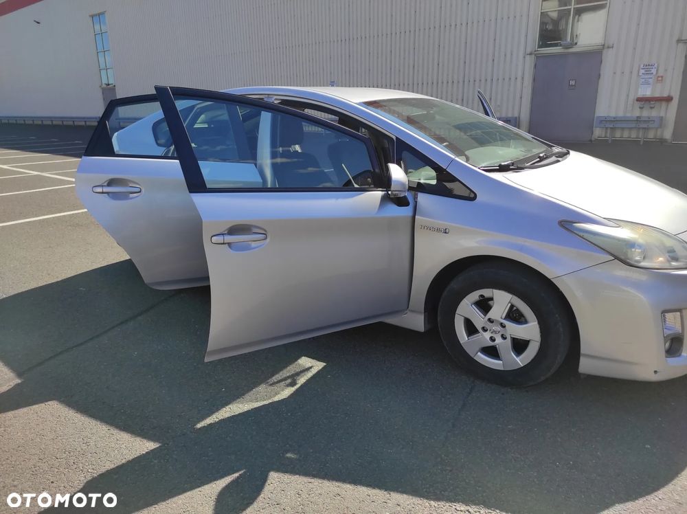 Toyota Prius (Hybrid) - 12