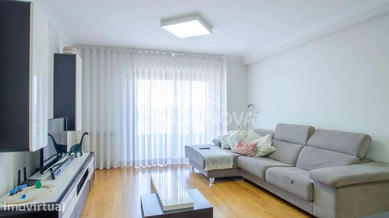Apartamento T2+1 com Garagem Fechada | Excelente Exposição Solar - Grande imagem: 3/23