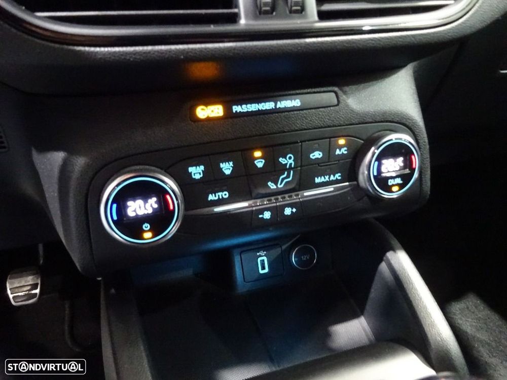 Ford Focus 1.5 TDCi ECOBlue Titanium - 27