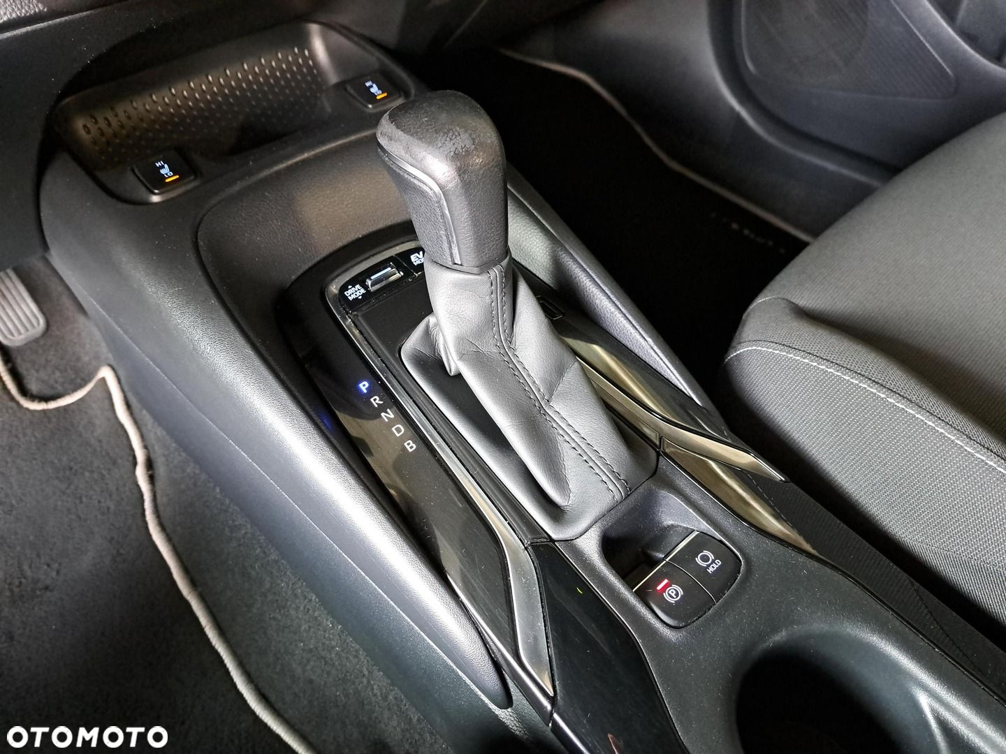 Toyota Corolla 1.8 Hybrid Comfort - 28
