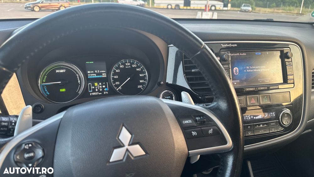 Mitsubishi Outlander - 23