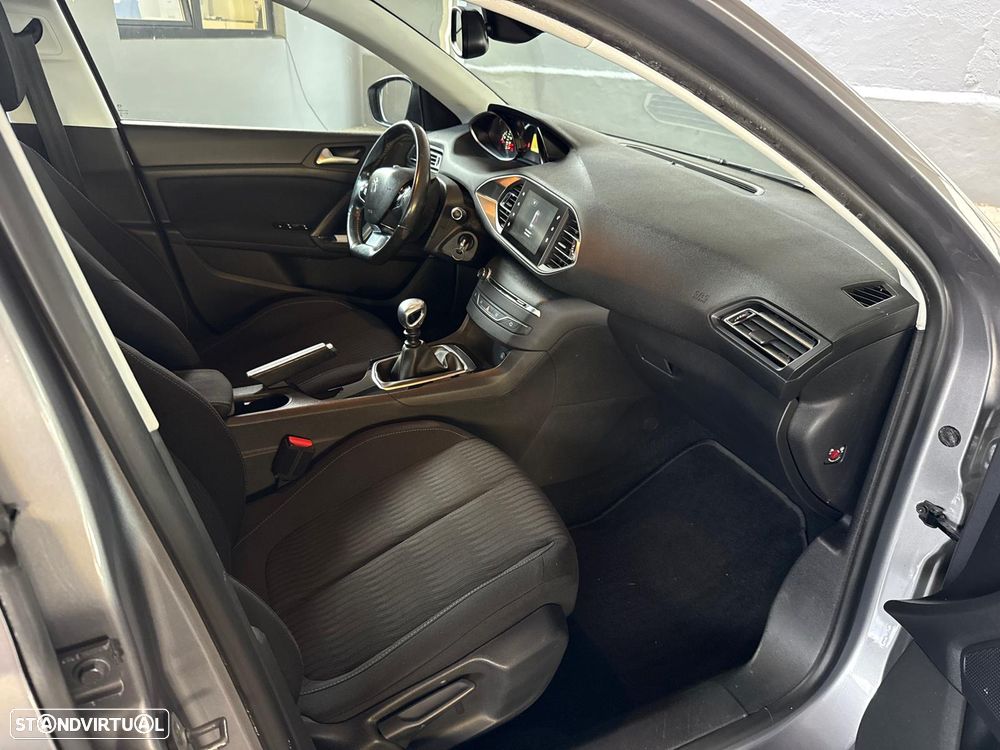 Peugeot 308 1.6 e-HDi Allure J17 - 25