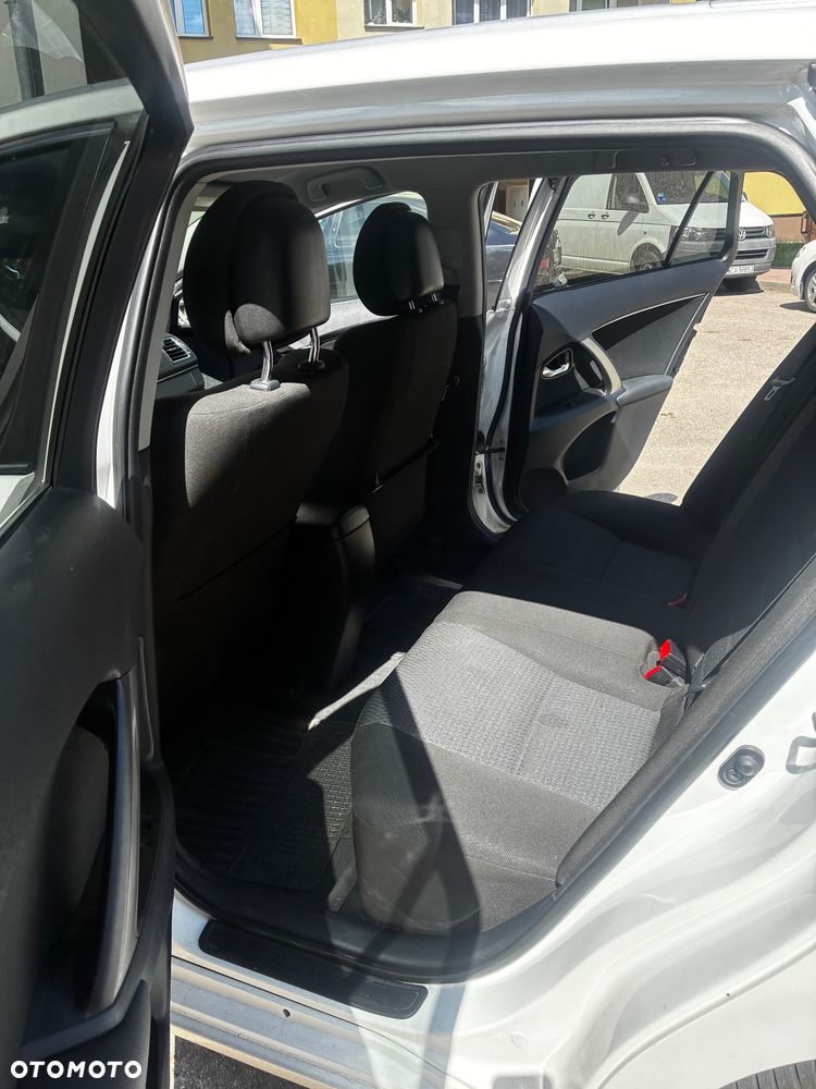 Toyota Avensis - 7