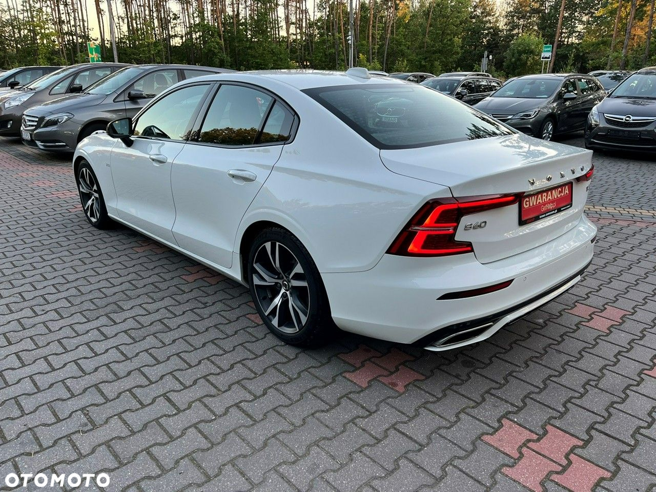 Volvo S60 T4 R-Design - 4