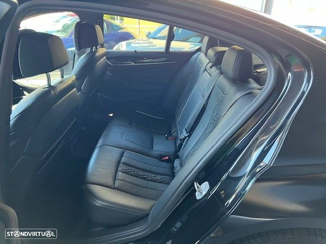 BMW 530 e Pack Desportivo M - 8