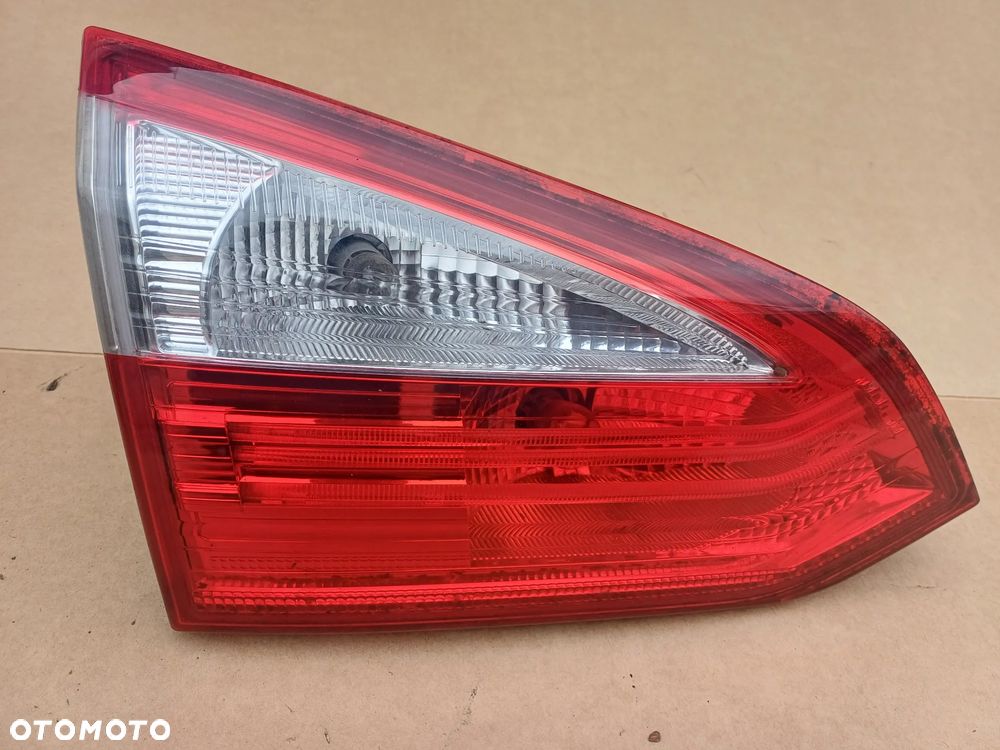 Focus MK3 kombi lampa w klapę lewy tył led 10-14 - 2