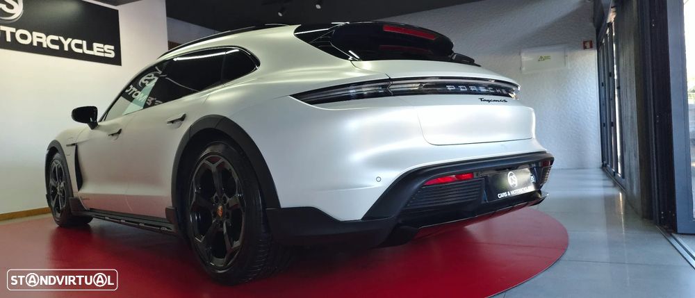 Porsche Taycan Cross Turismo 4S - 33