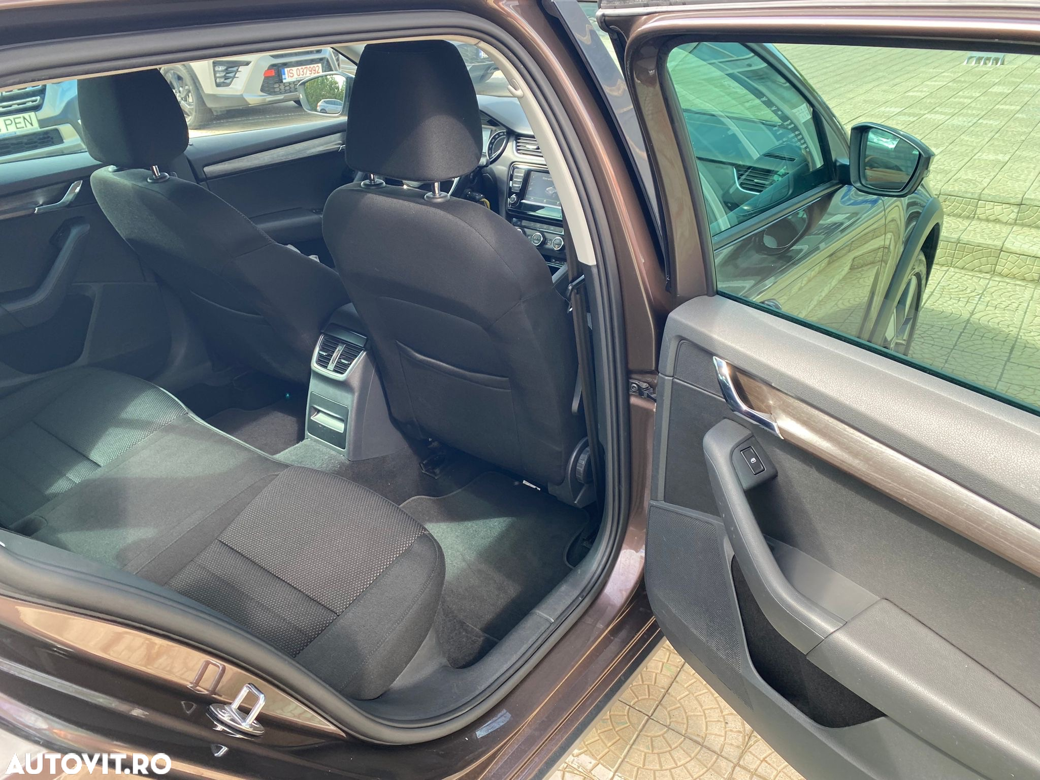 Skoda Octavia 2.0 TDI 4x4 DSG Scout - 12