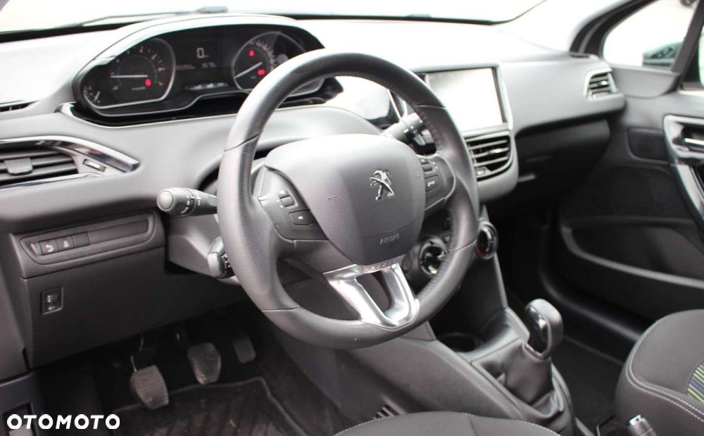 Peugeot 208 - 11