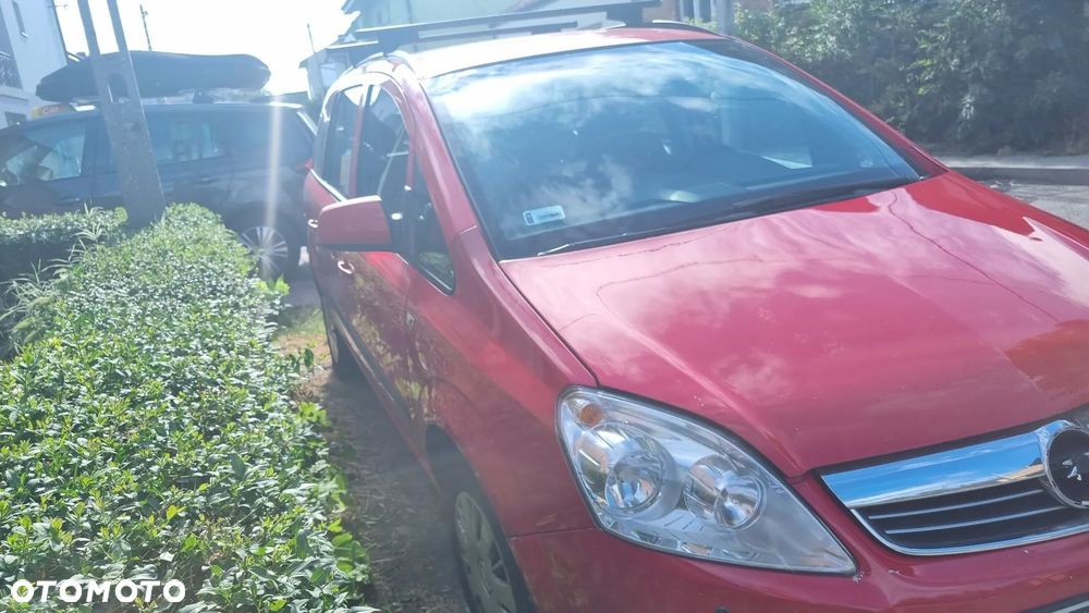 Opel Zafira 1.8 Cosmo EU5 - 1