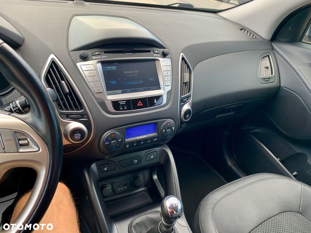Hyundai ix35 1.7 CRDi 2WD blue Finale Gold - 18