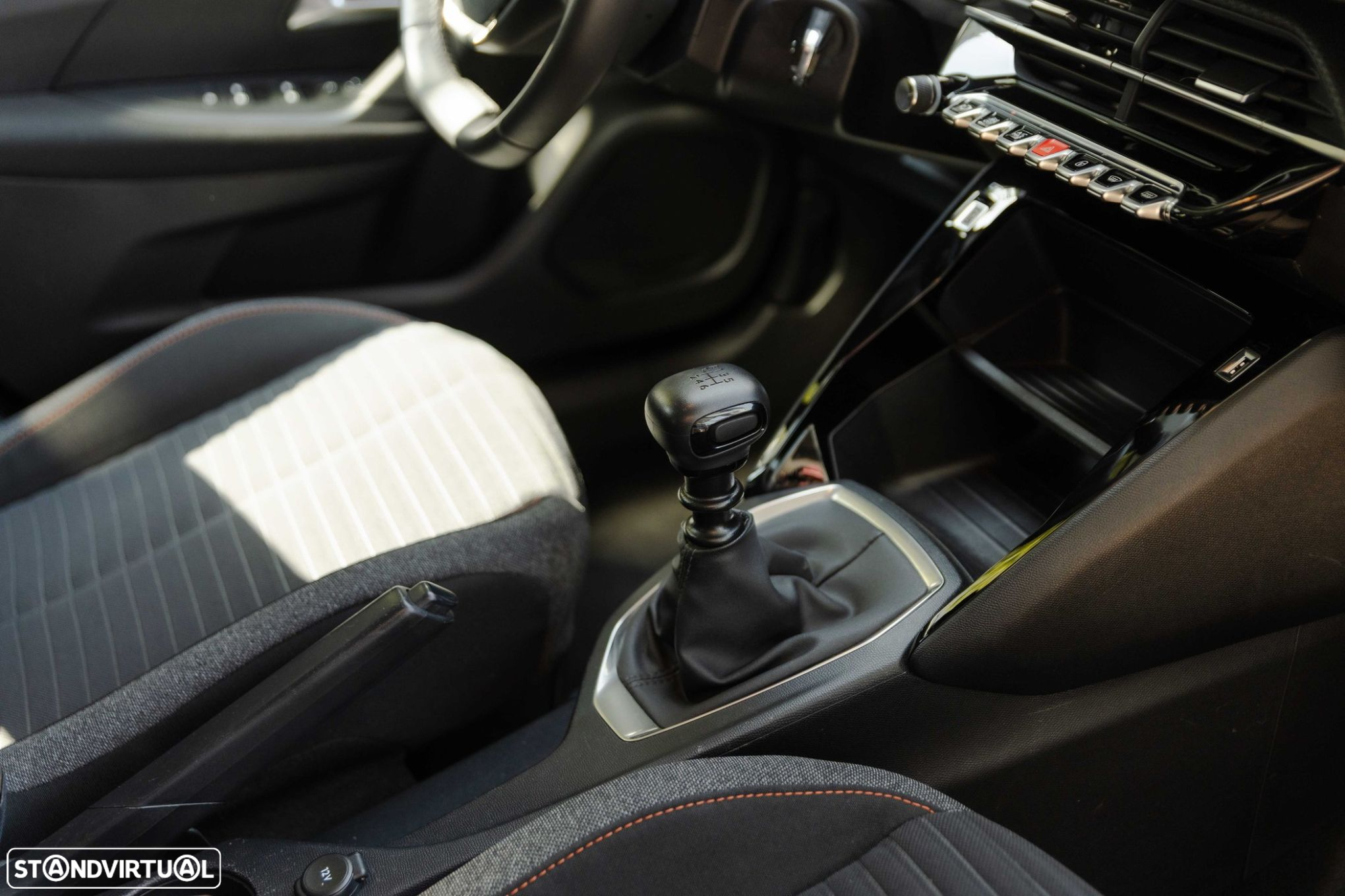 Peugeot 2008 1.2 PureTech Active Pack - 23