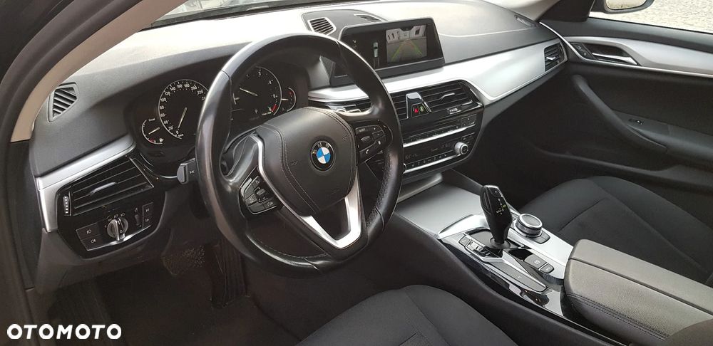 BMW Seria 5 520d M Sport Edition - 10