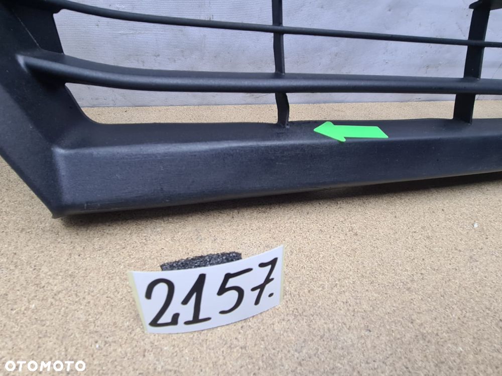 Toyota Yaris 4 IV od 20r 531120D810 atrapa kratka środkowa zderzaka przód - 4
