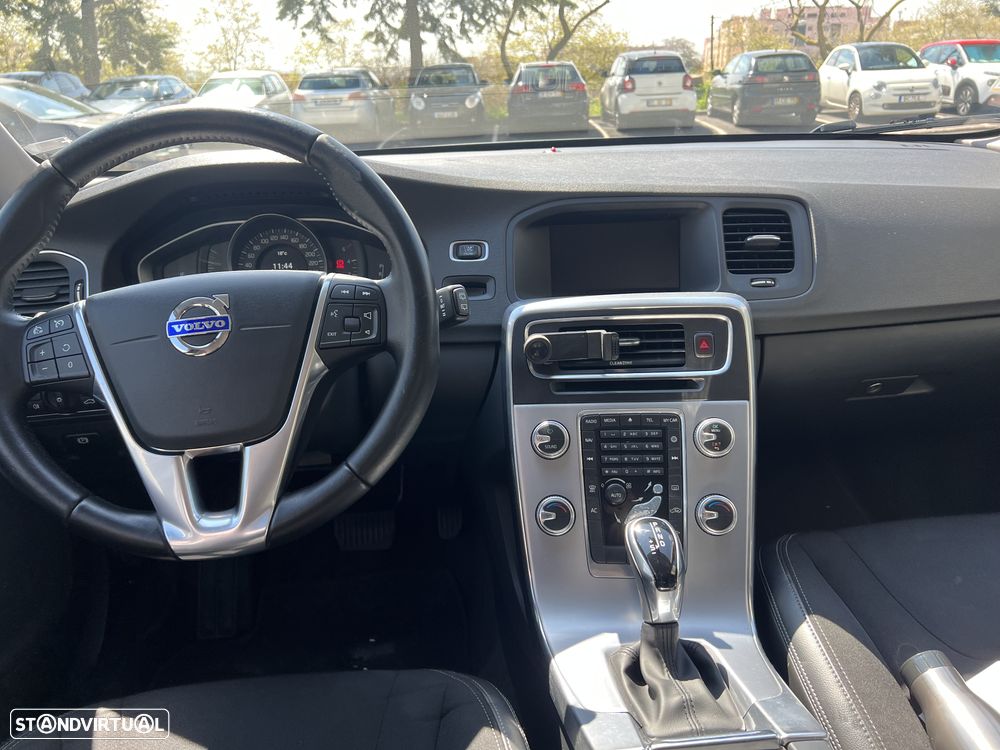 Volvo V60 2.0 D2 Momentum Geartronic - 5