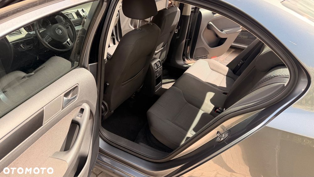 Volkswagen Jetta - 25