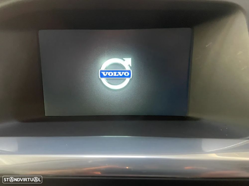 Volvo V60 Cross Country 2.0 D3 Momentum Geartronic - 22