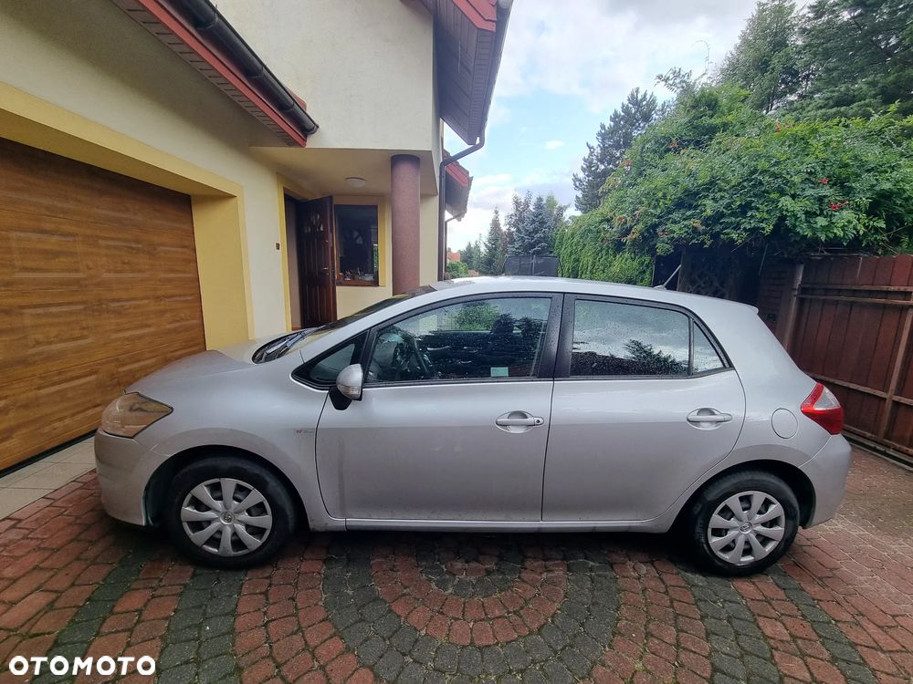 Toyota Auris 1.33 Dual-VVT-i - 1