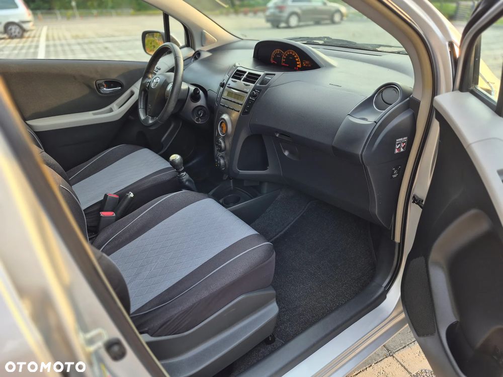 Toyota Yaris 1.33 VVT-i Cool - 12