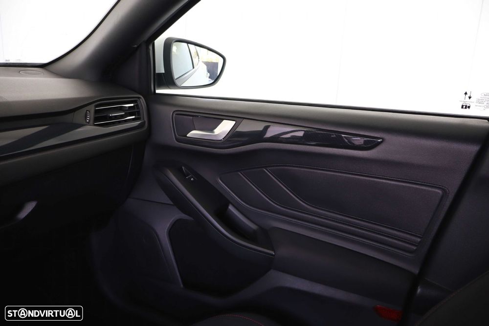 Ford Focus SW 1.0 EcoBoost MHEV ST-Line - 34