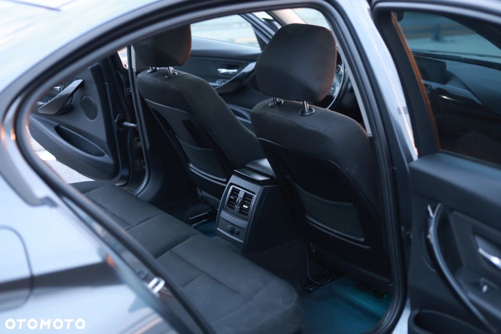 BMW Seria 3 318d Advantage - 11