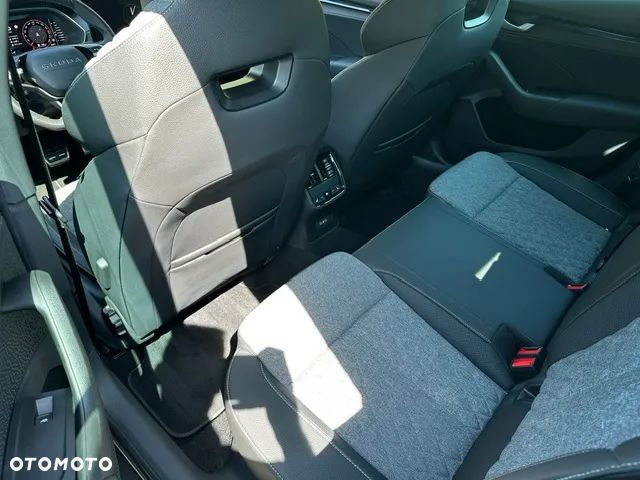 Skoda Octavia 2.0 TDI Sportline DSG - 24