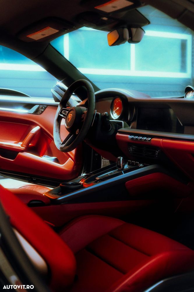 Porsche 911 Carrera 4 PDK - 21