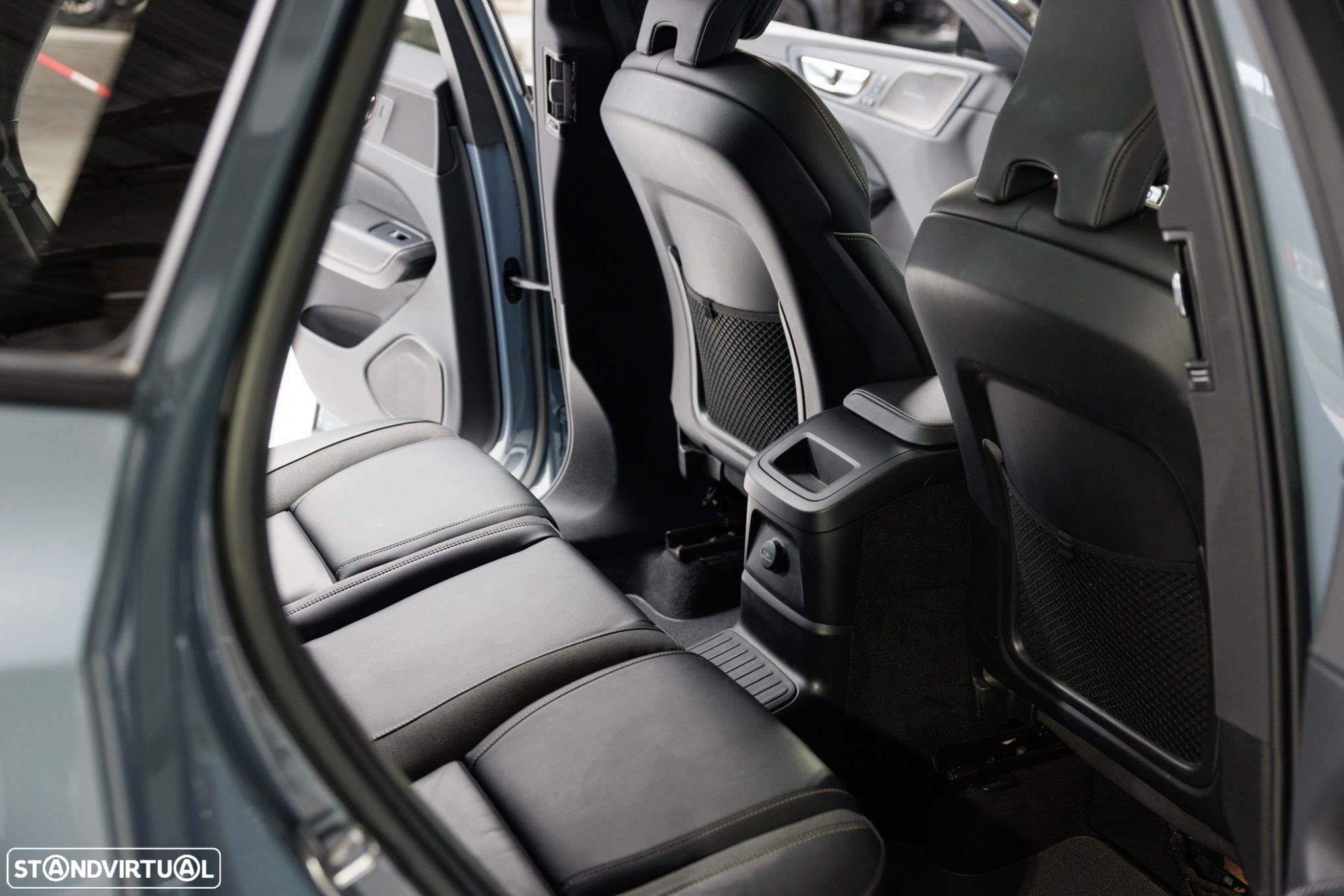 Volvo XC 60 2.0 T6 PHEV R-Design AWD - 11